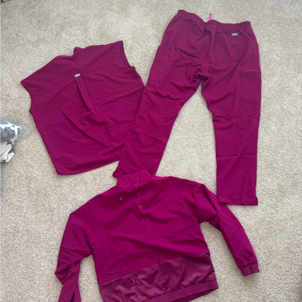 Figs Fuchsia Scrub set with jacket - Picture 2 of 2